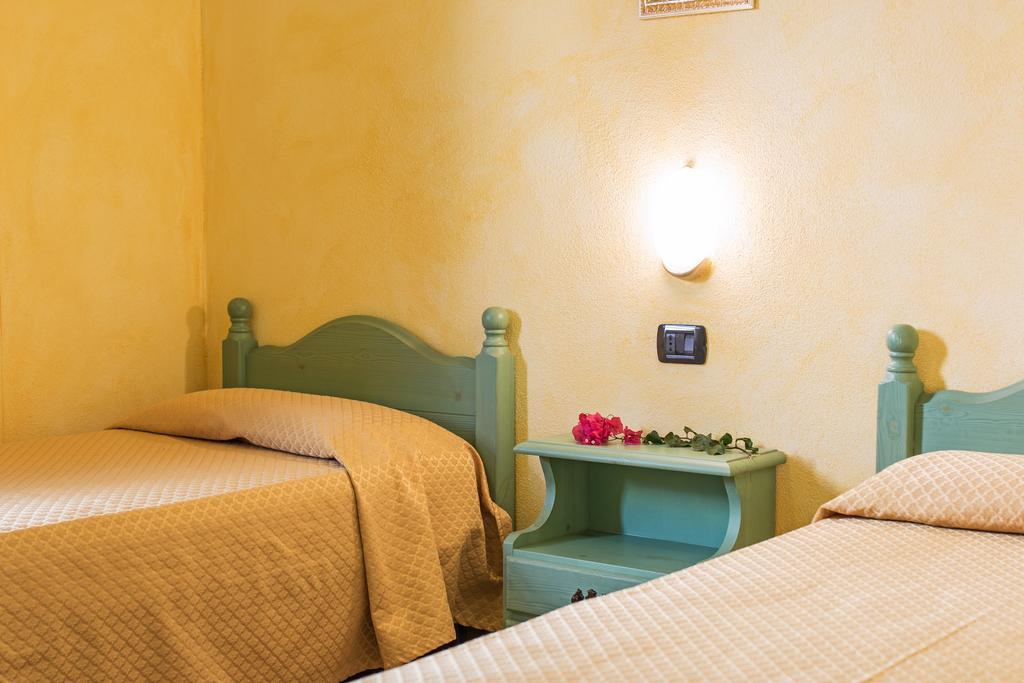 Albergo Residenziale Gli Ontani Cala Liberotto Esterno foto