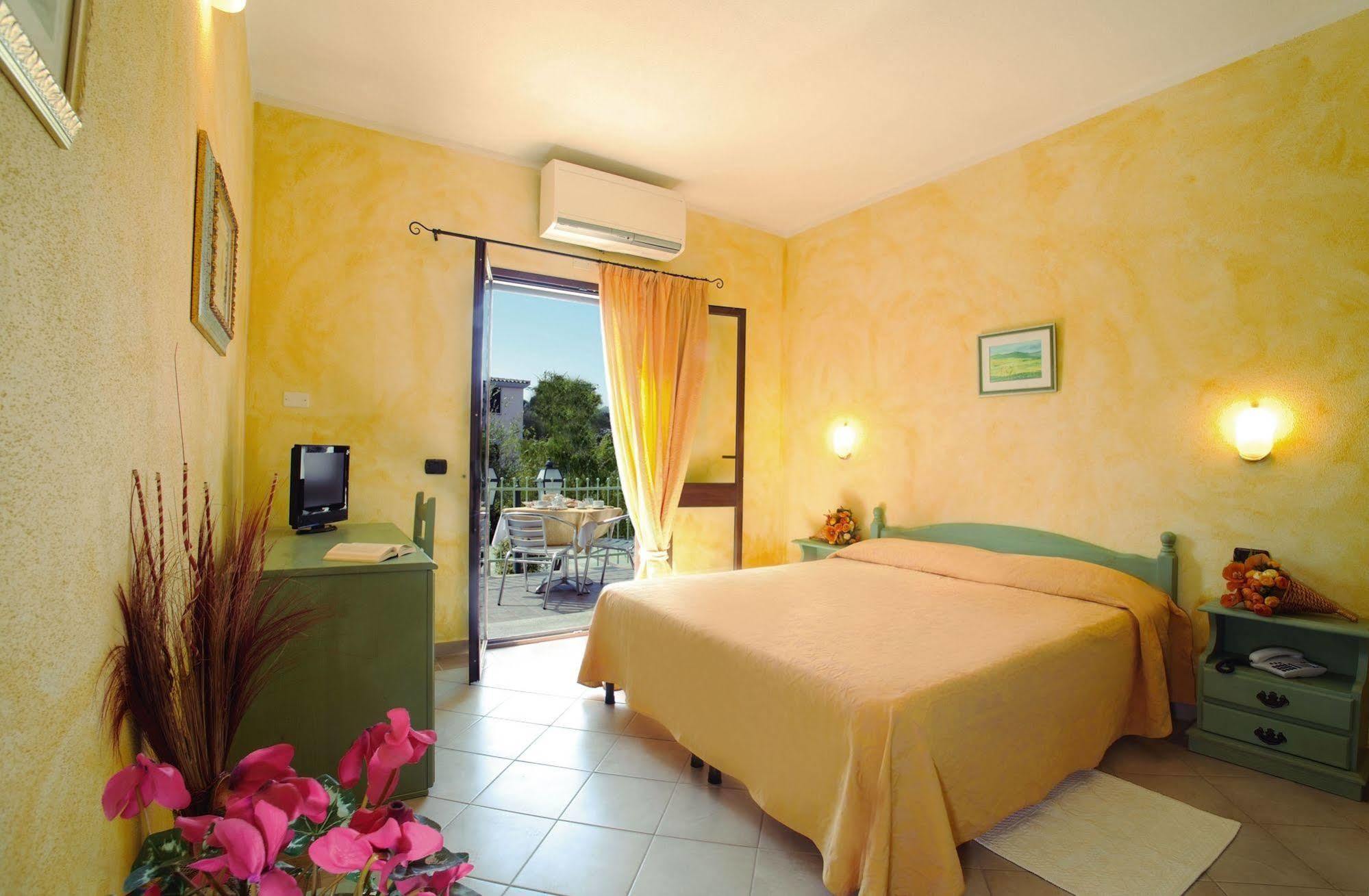 Albergo Residenziale Gli Ontani Cala Liberotto Esterno foto